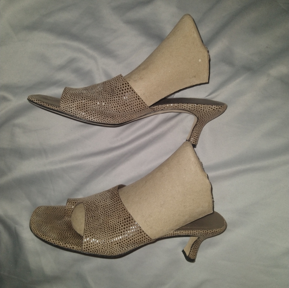 Vintage kitten heel Vaneli shoes